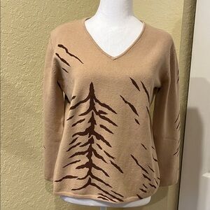 Vintage Liz Claiborne Tan V-Neck Sweater with Animal Inspired Print Design